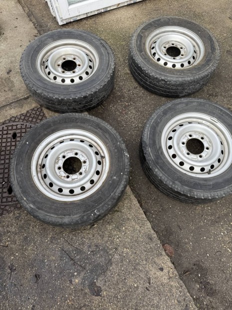 Jap�n gy�ri 100 Dyna Toyota  lemezfelni garnit�ra 