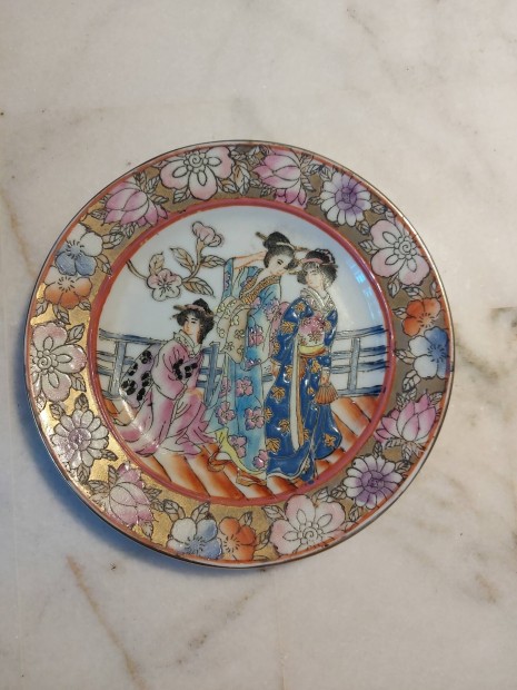 Japn kzzel festett porceln  dsztal