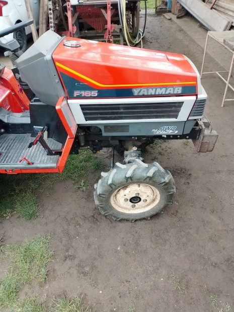 Japán kistraktor . Yanmar F 165 jó állapotban. Első hátsó kerék hajtá