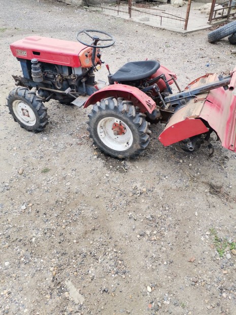 Japán kistraktor, kubota b6000, kistraktor