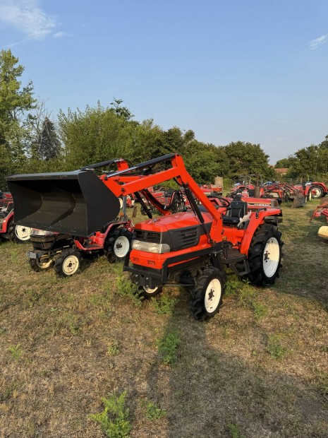 Japn trakror uj rakod 4x4 szervos irnyvltos uj gumik  