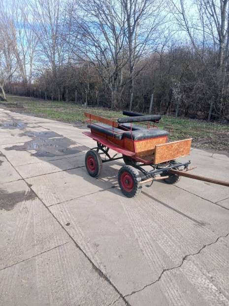 J�rtat� kocsi, vad�szkocsi elad�