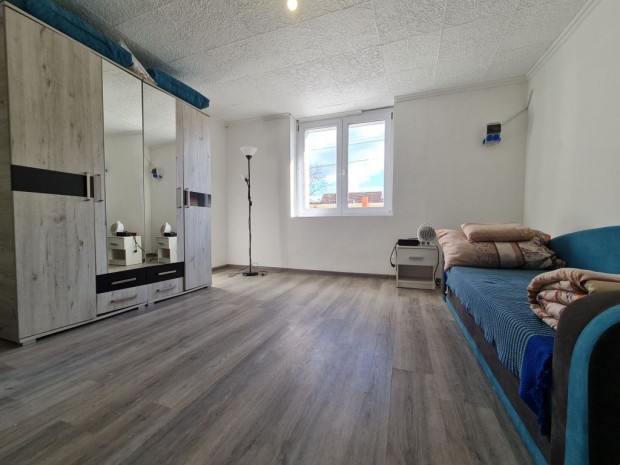 J�szap�ti, Lados utca, 53 m2-es, csal�di h�z, 1+1 szob�s, �tlagos