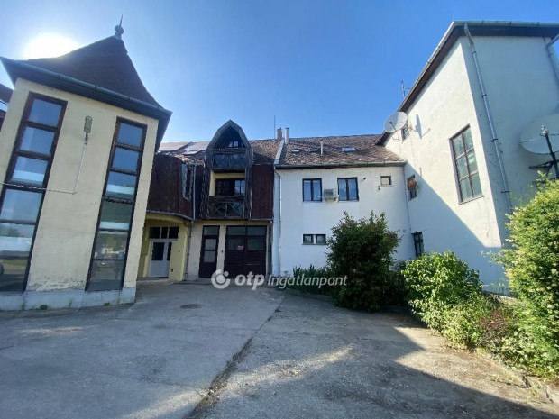 J�szap�tii 124 nm-es lak�s elad�