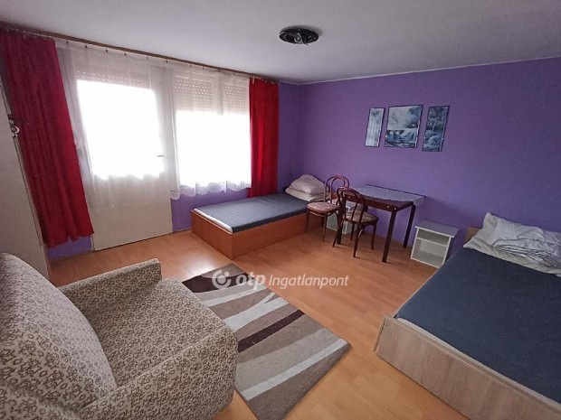 J�szap�tii 180 nm-es h�z elad�