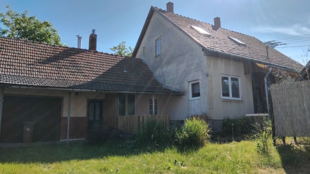 J�szap�tin, csendes k�rny�ken elad� egy kifog�stalan �llapot� csal�di