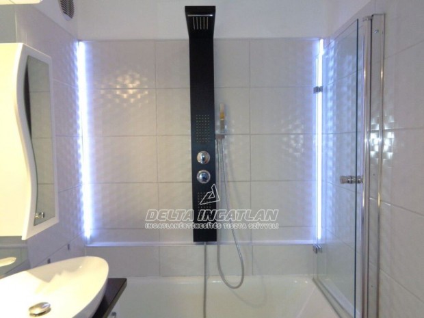 J�szber�ny Pesti utcai 3. emeleti 51 m2 b�torozott lak�s hossz�t�vra