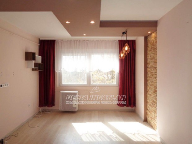 J�szber�ny Szent L�szl� utc�ban 72 m2-es 3 szob�s fel�j�tott lak�s