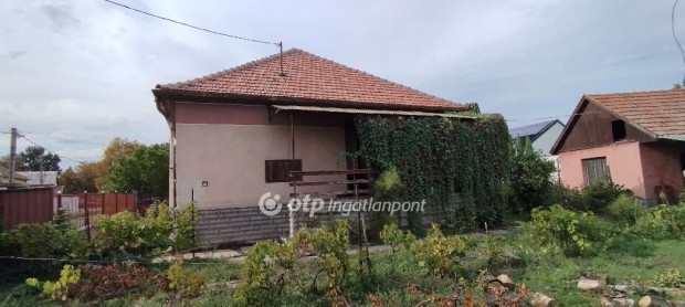 J�szber�nyi 103 nm-es h�z elad�