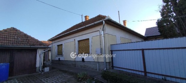 J�szber�nyi 74 nm-es h�z elad�