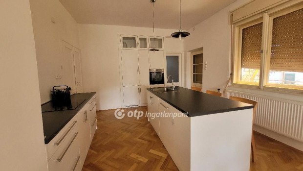 J�szber�nyi elad� 108 nm-es h�z