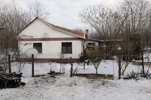 J�szber�nyi elad� 67 nm-es h�z