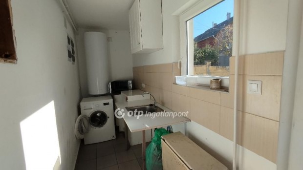 J�szber�nyi elad� 68 nm-es h�z