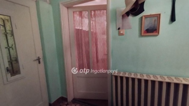 J�szber�nyi elad� 75 nm-es h�z