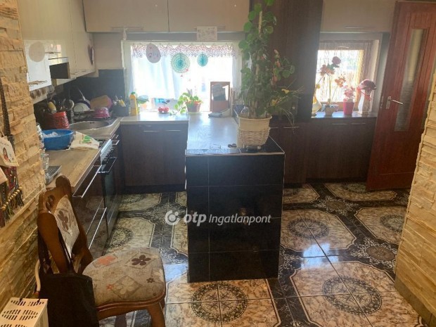 J�szfels�szentgy�rgyi 92 nm-es h�z elad�