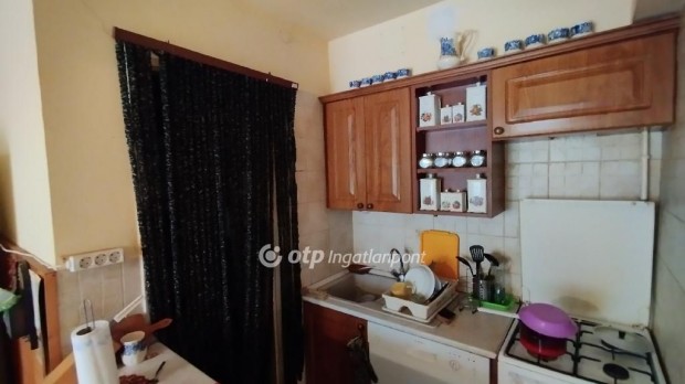 J�szfels�szentgy�rgyi elad� 127 nm-es h�z