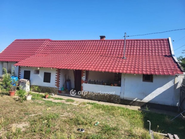 J�szf�nyszarui 53 nm-es h�z elad�