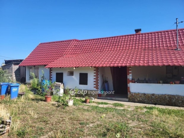 J�szf�nyszarui elad� 53 nm-es h�z