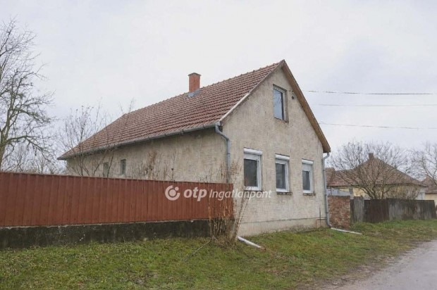 J�szf�nyszarui elad� 67 nm-es h�z