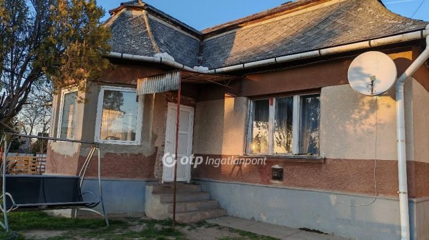 J�szf�nyszarui elad� 98 nm-es h�z