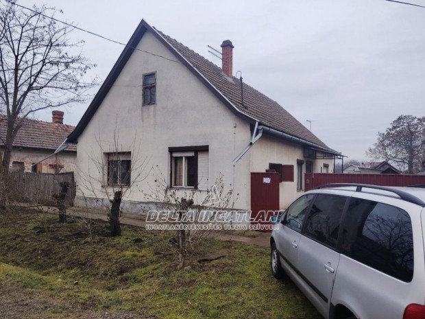 J�szj�k�halm�n 91 m2-es, 4 szob�s vegyes falazat� csal�di h�z elad�!