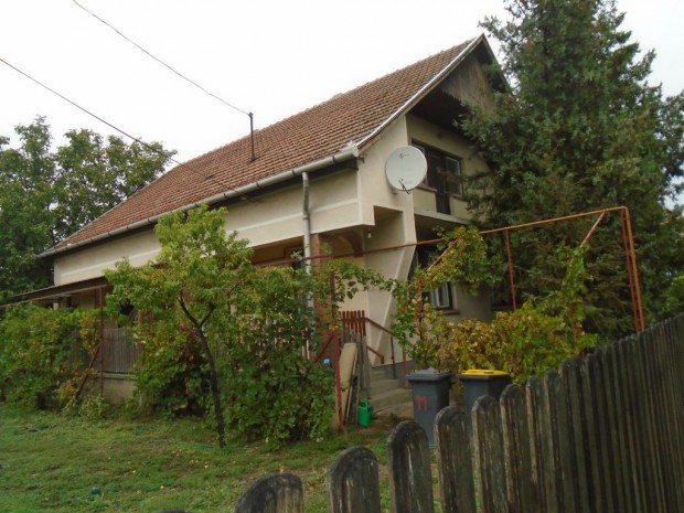 J�szkarajen�, Sz�chenyi utca, 88 m2-es, csal�di h�z, 3 szob�s