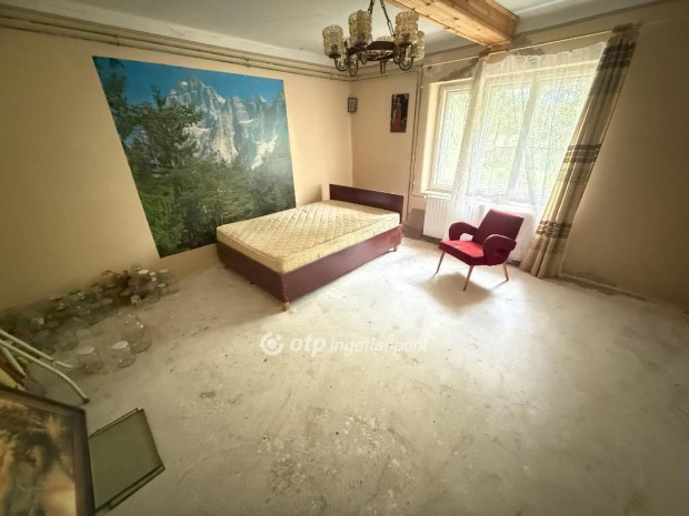 J�szkarajen�i elad� 88 nm-es h�z