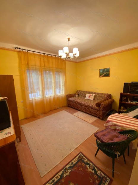 J�szszentandr�son 2 szintes, 3 szob�s csal�di h�z elad�!