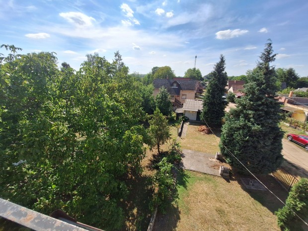 J�szszentandr�son strand melletti 3 szob�s nyaral� nagy telekkel