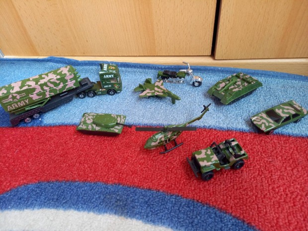 Jtk katonai fm aut, tank, helikopter,  dzsip, motor