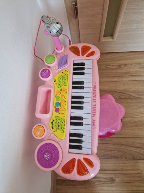 Játék zongora kisszékkel eladó