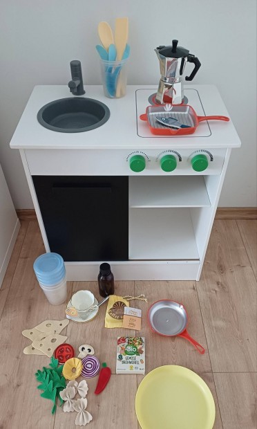 Játékkonyha kiegészítőkkel