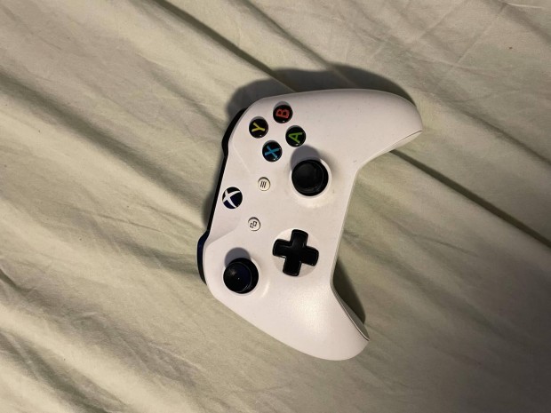 Jtkkonzol Xbox one S kineckel s adapterrel 