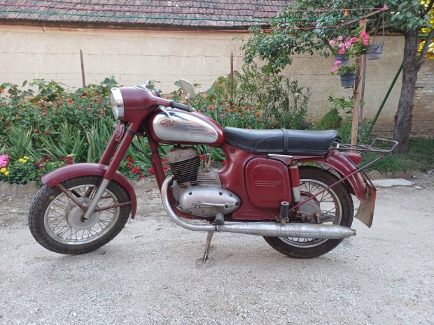 Jawa 250 motorker�kp�r elad� 