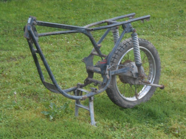 Jawa 350-638-es gyári adattáblás csupasz főváz eladó