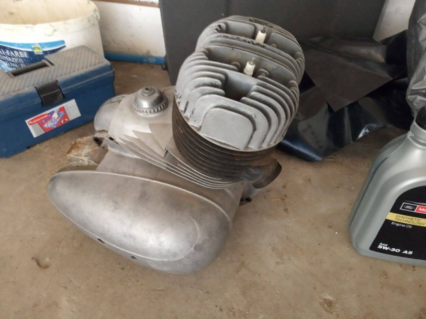 Jawa 360 Panelka motorblokk elad