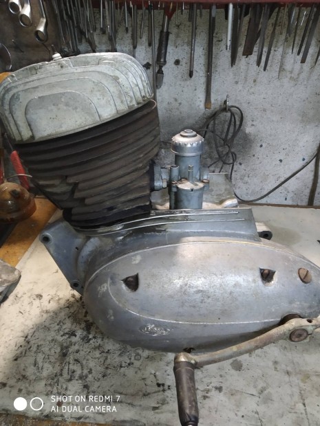 Jawa 559 es motor blokk . 