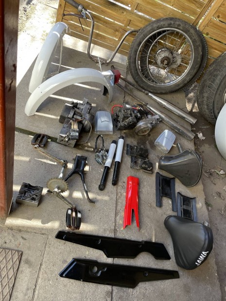 Jawa Babetta 207 alkatr�szek 