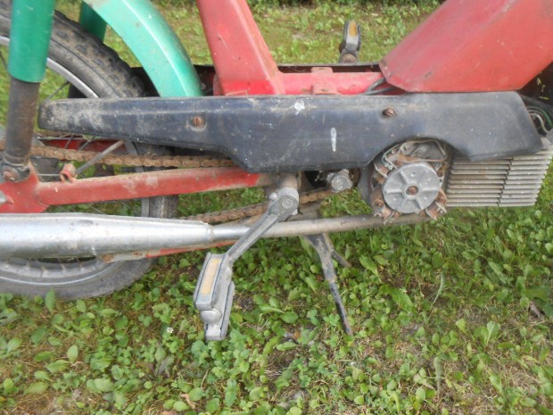 Jawa Babetta 207-es smkp.-ról :1 pár fekete oldalburkolat