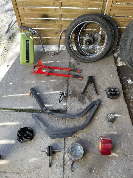 Jawa Babetta 210 alkatr�szek