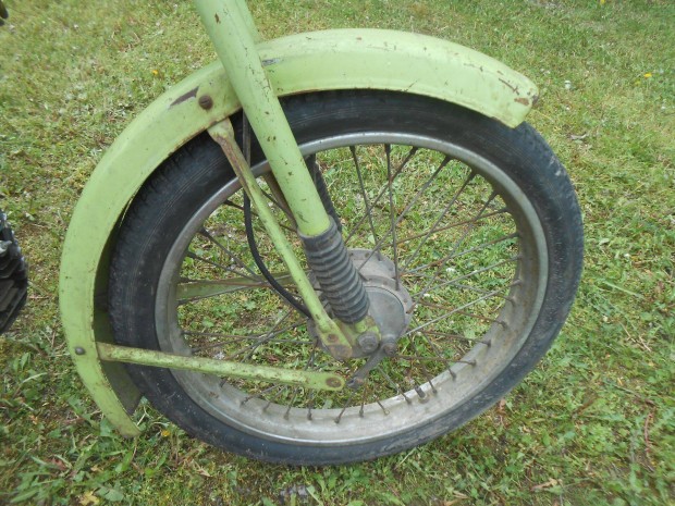 Jawa Babetta 210-esről :5609 km-t futott első-hátsó kerék eladó