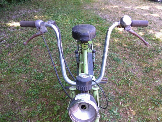 Jawa Babetta 210-esről : 5609 km-t használt gyári kormány