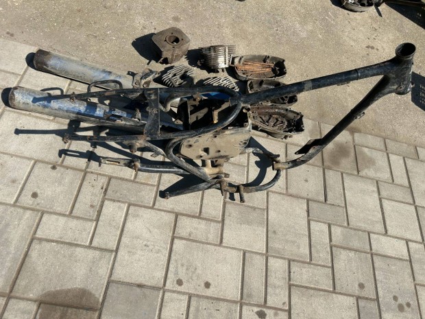 Jawa Cz 350 fellelt váz blokk kipufogó alkatrészek
