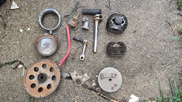 Jawa Ideal �s Mustang alkatr�szek