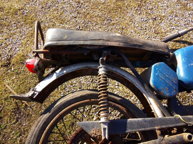 Jawa Mustang 03. kék. smkp.-ról :középső szerszámos doboz eladó