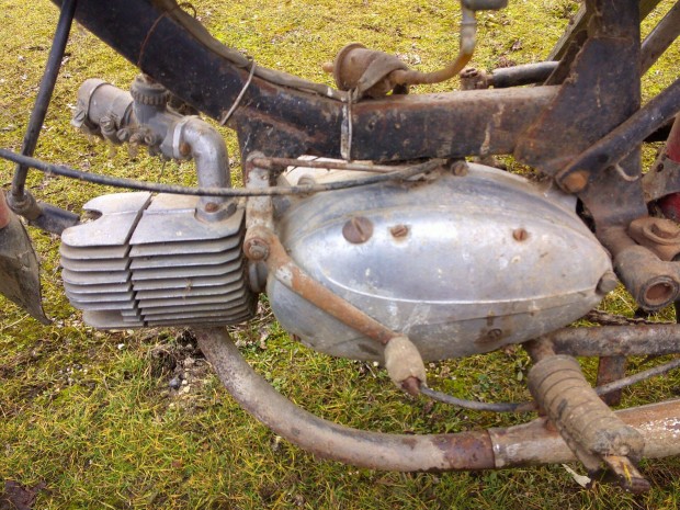 Jawa Mustang,piros 02. smkp.-ról :beállt motorblokk eladó