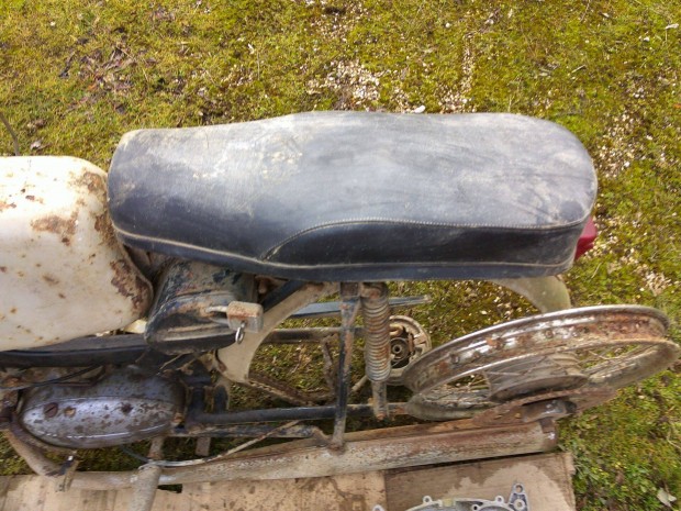 Jawa Mustang smkp.-ról : gyári használt bőrülés eladó