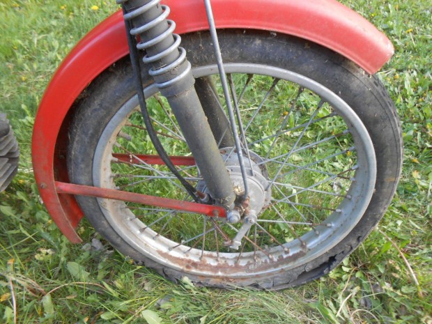 Jawa TLV 210 Babetta-ról :5756 km-t futott első-hátsó kerék