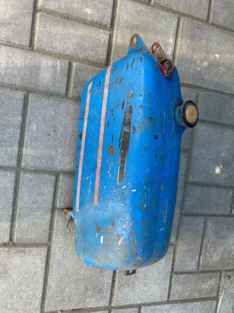 Jawa mustang 50 fellelt zemanyag tartly tank