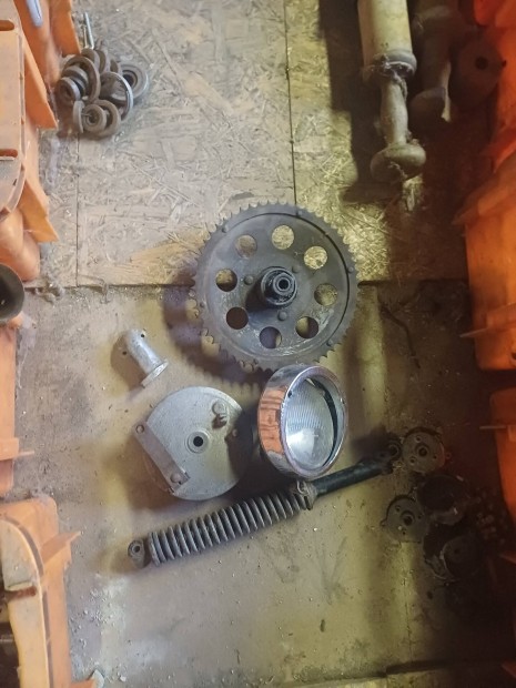 Jawa mustang alkatr�sz.